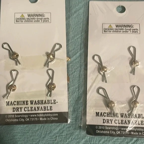 Button and pin bundle - Picture 9 of 9